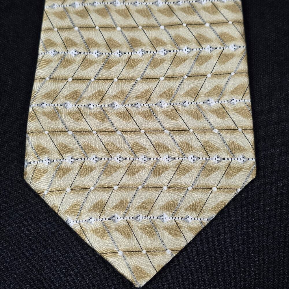Chez Roffé Men's Gold Beige Geometric Pattern Silk Tie